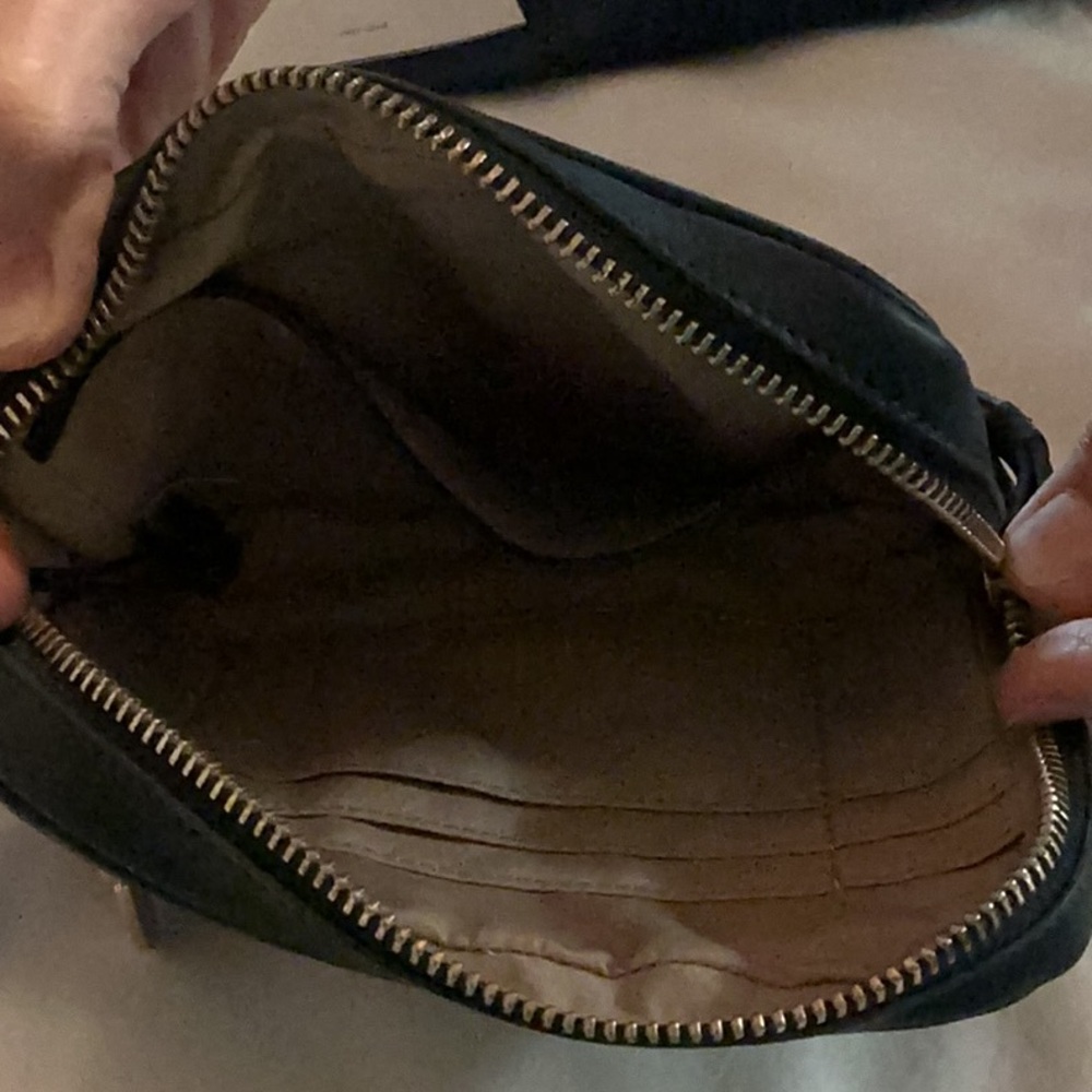 NWT Cole Haan Black Leather Wristlet with Navy Dust Bag - Picture 5 of 8